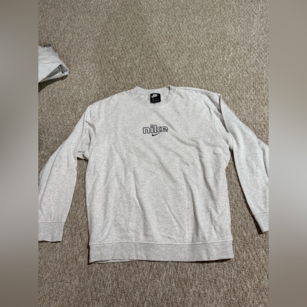 Light grey Nike crewneck